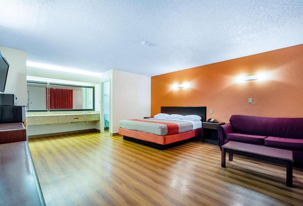 King Room with Spa Bath - Non-Smoking interior