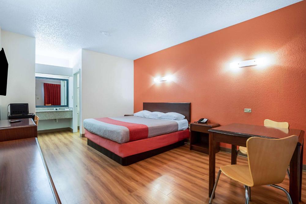 King Room - Smoking interior